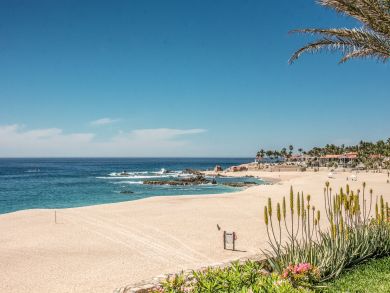 Beachfront luxury Three Bedroom Vacation Rental Villa Open!