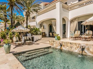 Beachfront luxury Three Bedroom Vacation Rental Villa Open!