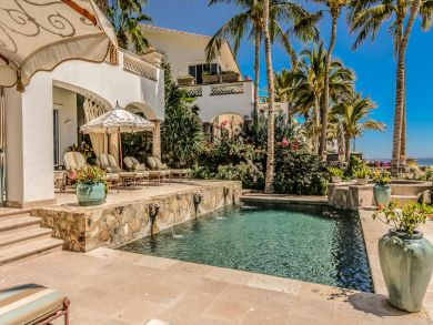 Beachfront luxury Three Bedroom Vacation Rental Villa Open!