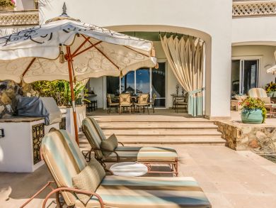 Beachfront luxury Three Bedroom Vacation Rental Villa Open!