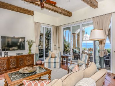 Beachfront luxury Three Bedroom Vacation Rental Villa Open!