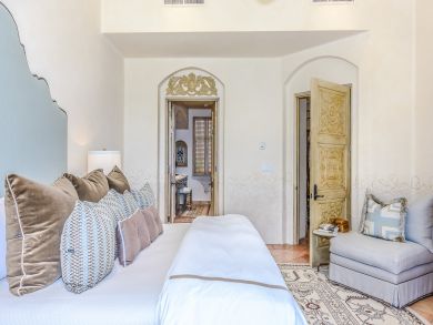 Beachfront luxury Three Bedroom Vacation Rental Villa Open!