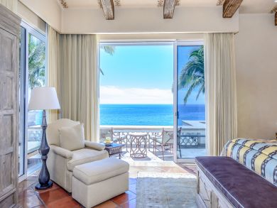 Beachfront luxury Three Bedroom Vacation Rental Villa Open!