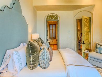 Beachfront luxury Three Bedroom Vacation Rental Villa Open!