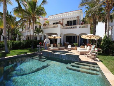 Villa Three Bedrooms with Romantic Views of Pacific