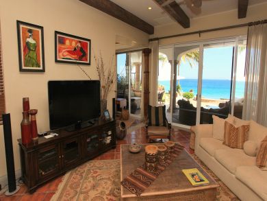 Villa Three Bedrooms with Romantic Views of Pacific