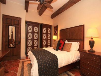 Villa Three Bedrooms with Romantic Views of Pacific