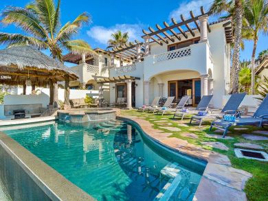 Luxury Vacation Villa Pool Spills out to the Ocean