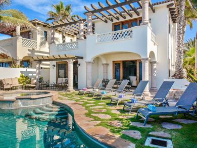 Luxury Vacation Villa Pool Spills out to the Ocean