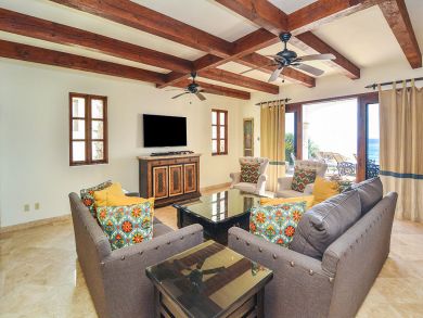 Luxury Vacation Villa Pool Spills out to the Ocean