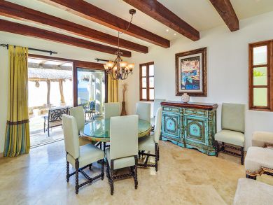 Luxury Vacation Villa Pool Spills out to the Ocean