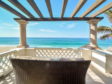 Luxury Vacation Villa Pool Spills out to the Ocean