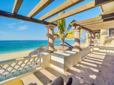 Luxury Vacation Villa Pool Spills out to the Ocean