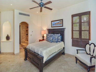 Luxury Vacation Villa Pool Spills out to the Ocean