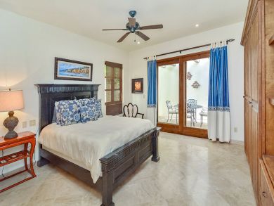 Luxury Vacation Villa Pool Spills out to the Ocean
