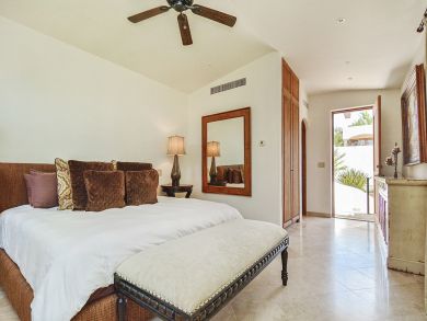 Luxury Vacation Villa Pool Spills out to the Ocean