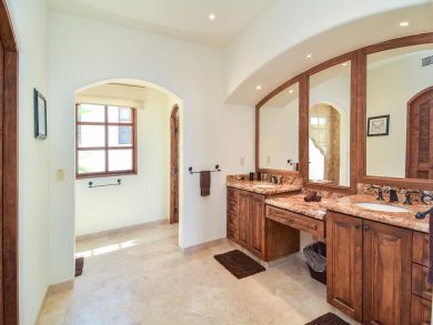 Luxury Vacation Villa Pool Spills out to the Ocean