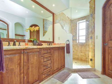 Luxury Vacation Villa Pool Spills out to the Ocean