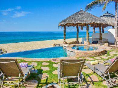 Luxury Vacation Villa Pool Spills out to the Ocean