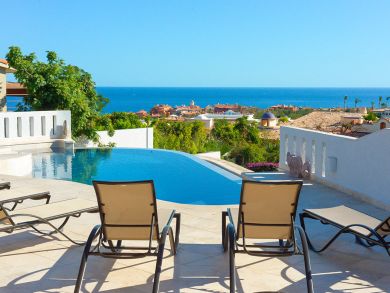 What a Stellar Villa with Seven Great Bedrooms!
