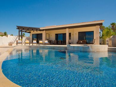 What a Stellar Villa with Seven Great Bedrooms!