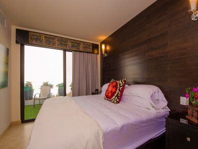 What a Stellar Villa with Seven Great Bedrooms!