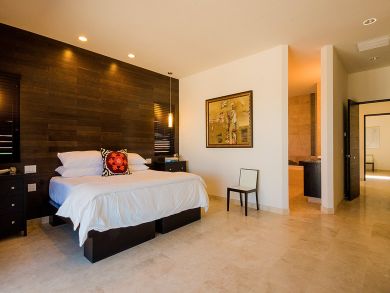 What a Stellar Villa with Seven Great Bedrooms!