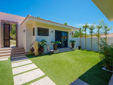 What a Stellar Villa with Seven Great Bedrooms!