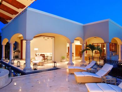 Beachfront Los Cabos Vacation Villa with Pool