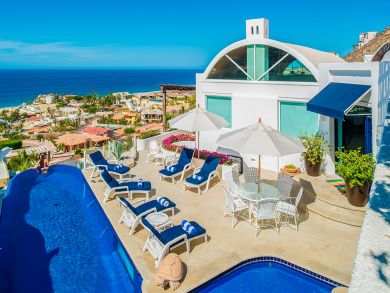 Oceanfront Luxury Vacation Villa with Six Bedrooms Rent Now
