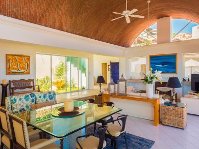 Oceanfront Luxury Vacation Villa with Six Bedrooms Rent Now
