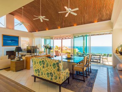 Oceanfront Luxury Vacation Villa with Six Bedrooms Rent Now