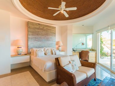 Oceanfront Luxury Vacation Villa with Six Bedrooms Rent Now