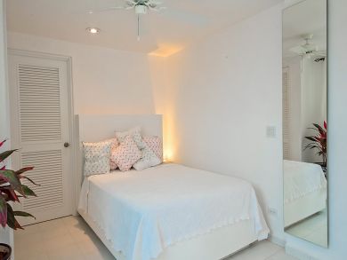 Oceanfront Luxury Vacation Villa with Six Bedrooms Rent Now