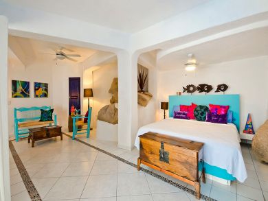 Oceanfront Luxury Vacation Villa with Six Bedrooms Rent Now
