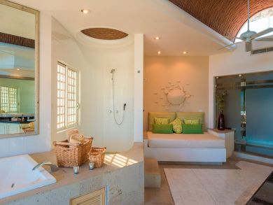 Oceanfront Luxury Vacation Villa with Six Bedrooms Rent Now