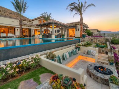 Cabo Villa Enjoy a Butler, Waiter, Housekeeper & Driver.