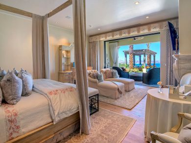 Cabo Villa Enjoy a Butler, Waiter, Housekeeper & Driver.