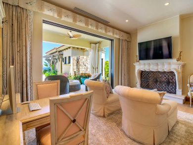 Cabo Villa Enjoy a Butler, Waiter, Housekeeper & Driver.