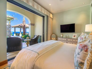 Cabo Villa Enjoy a Butler, Waiter, Housekeeper & Driver.