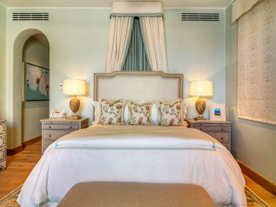 Cabo Villa Enjoy a Butler, Waiter, Housekeeper & Driver.