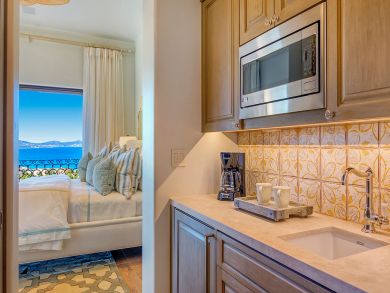 Cabo Villa Enjoy a Butler, Waiter, Housekeeper & Driver.