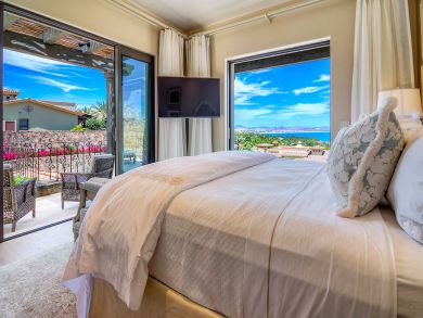 Cabo Villa Enjoy a Butler, Waiter, Housekeeper & Driver.