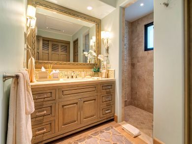 Cabo Villa Enjoy a Butler, Waiter, Housekeeper & Driver.