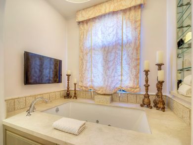 Cabo Villa Enjoy a Butler, Waiter, Housekeeper & Driver.