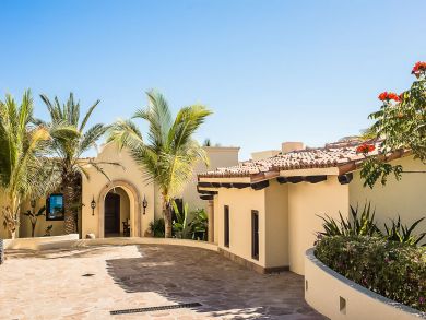 Beachfront Villa Housekeeping & Security Excellent Views.