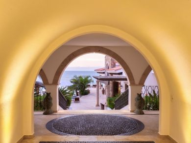 A Los Cabos Resort with Staff of Nine Luxury Retreat!