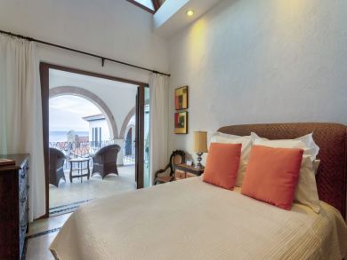 A Los Cabos Resort with Staff of Nine Luxury Retreat!