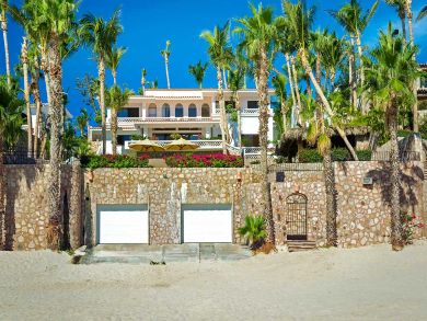 Amazing Villa with Staff View Photos.