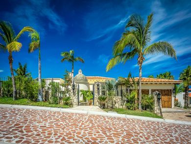This Villa Has All the Bells and Whistles.